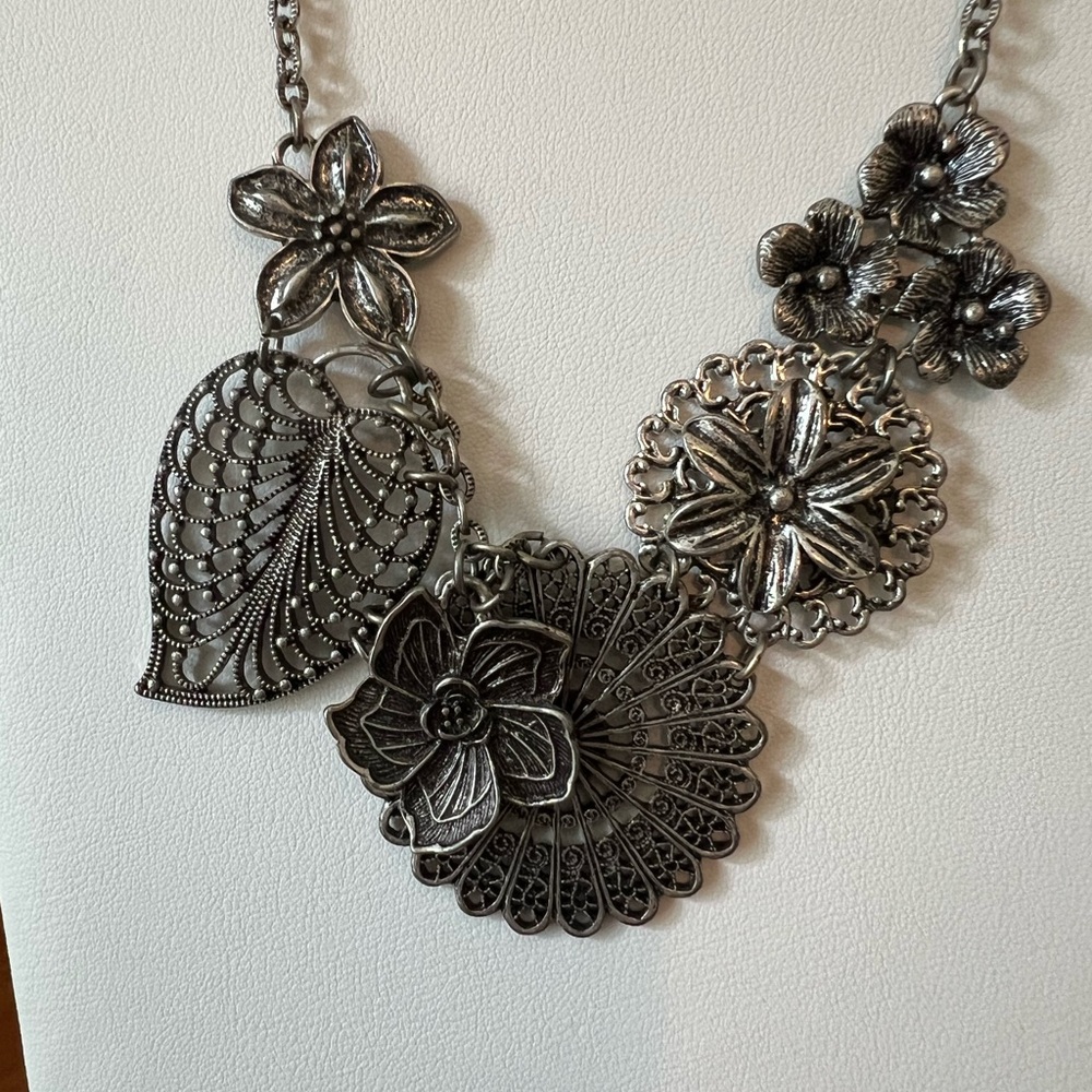 Lot Of Costume Jewelry- Earrings And Necklaces- 15 Pieces, Premier Designs Incl. - Picture 2 of 9